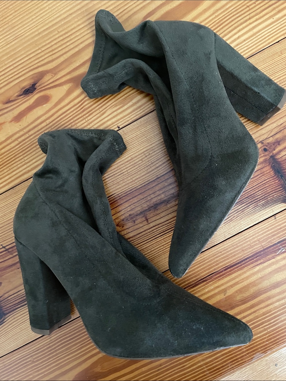Women’s Dark Green Suede Pointed Toe Block Heel Ankle Boots size 7